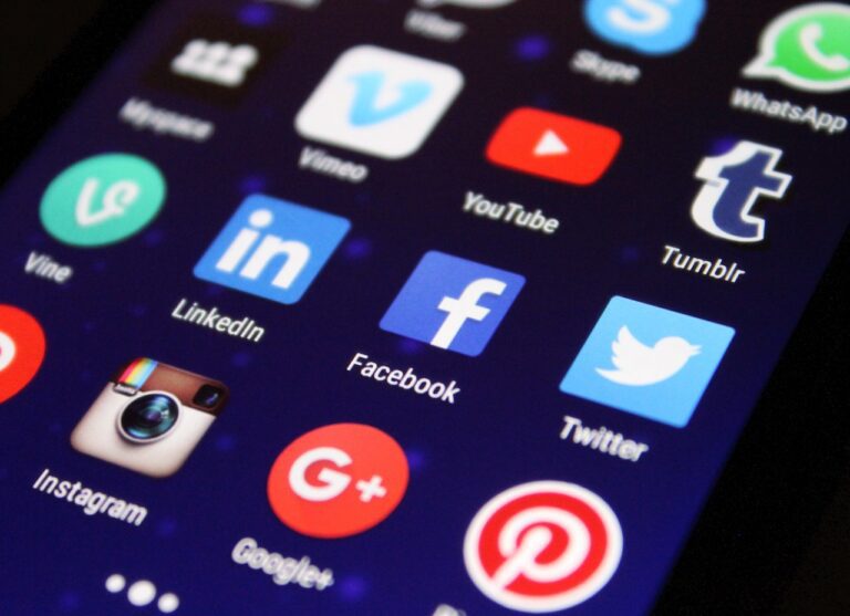 Es importante elegir las plataformas de distribución adecuadas para el contenido del video corporativo.