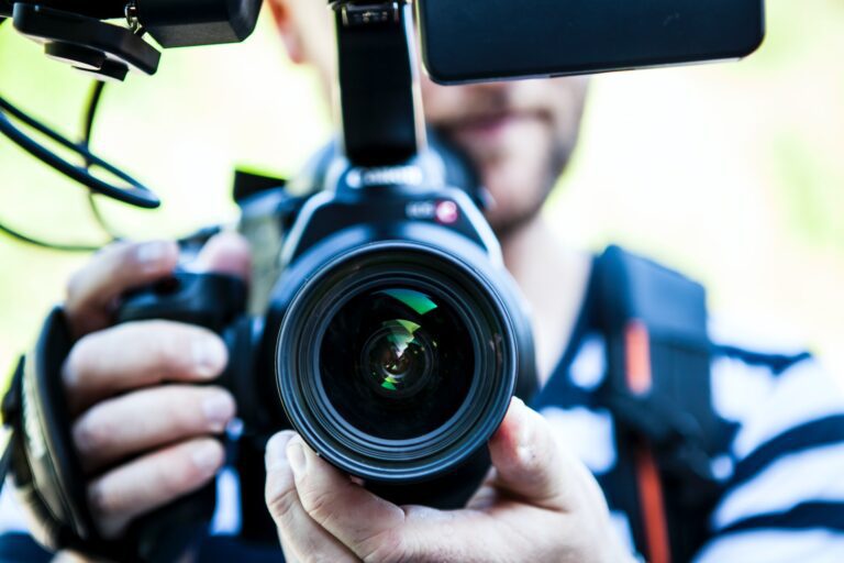 Se Necesita Contratar un Servicio de Edición de Video si la Empresa no Tiene Experiencia en la Producción de Contenido de Video